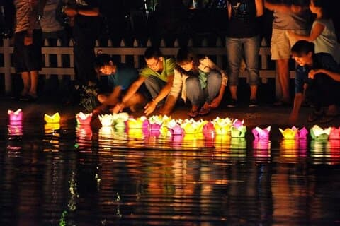 Private Night Boat Trip and Floating Lantern on Hoi An River