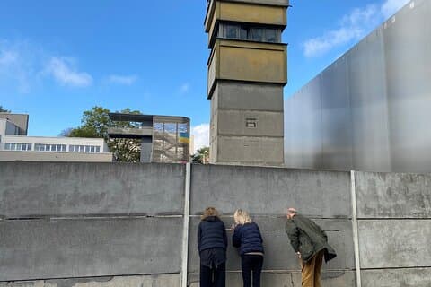 Tour entlang der Berliner Mauer – Tränen, Tunnel und Triumphe (kleine Gruppe)
