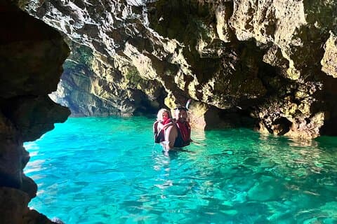 Tour en kayak por la cueva de la Reserva Marina Uncharted, snorkel y salto desde acantilados