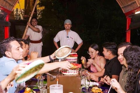 Xoximilco Cancuns traditionella mexikanska kryssning och middagsfest