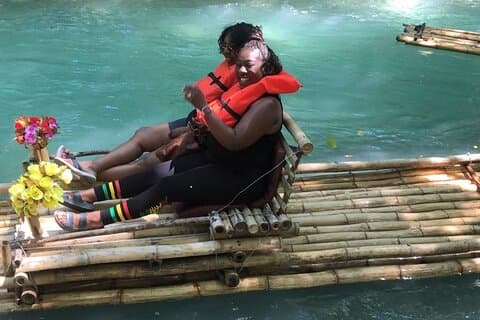 Forsränning vid White River Bamboo River Forsränning i Ocho Rios