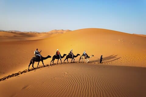 Fez-Merzouga Desert Trip giro in cammello e campo notturno