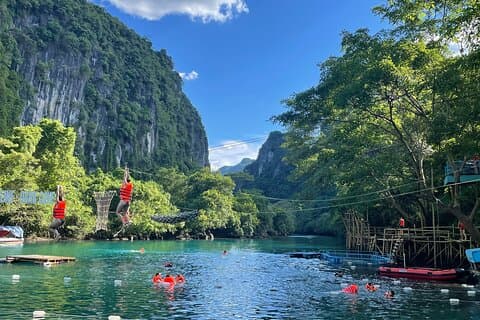 Phong Nha River Cruise & Dark Cave, Zipline, lerbad och vandring