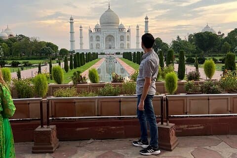 Taj Mahal och Agra dagstur med bil från Delhi med 5-stjärnig lunch