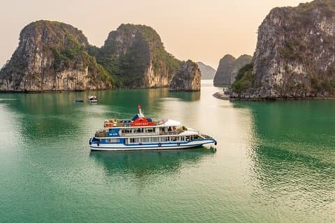 Crociera Premium Cozy Bay 6 ore Esplora la baia di Halong DAL porto