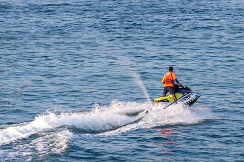 Santorini: Jetski-Verleih am Strand von Perivolos