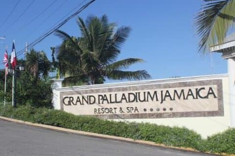 Privat lufthavnstransport til og fra Grand Palladium