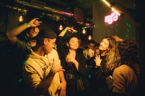 Nyttårsaften Porto Crawl: 7 drikkevarer, Spill, Fun & VIP-klubb