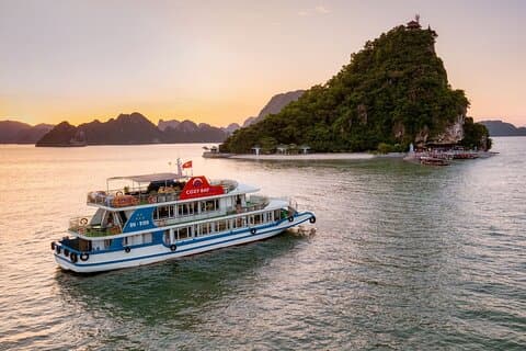 Croisière d'une journée confortable à Halong au départ de Hanoï en bus limousine express