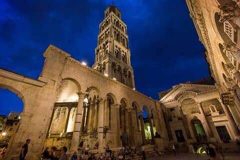 Visita privada nocturna al Palacio Diocleciano de la ciudad vieja de Split