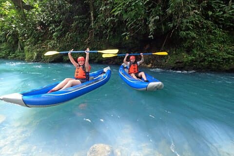Expérience d'aventure privée en kayak à Río Celeste