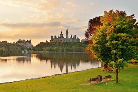 Ottawa Scavenger Hunt & Highlights Self-Guided Audio Walking Tour
