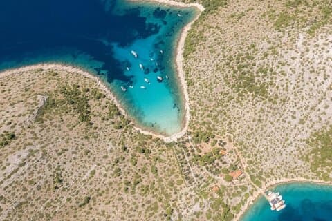 Kornati till ön Mana och Kukljica och Beach Lojena Tour med båt