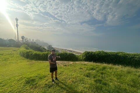 Joggeaktivitet gjennom turiststeder som vender mot havet i Lima