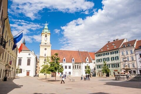Private Tour von Budapest nach Prag. Besichtigung