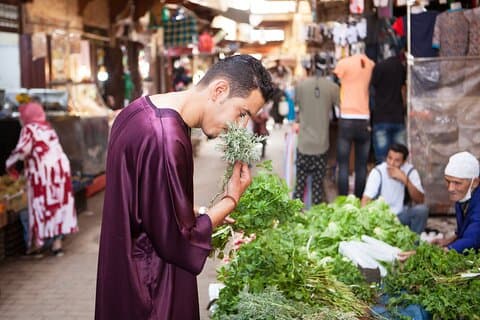 Te og historier og virtuel tur i hjertet af Fes Medina
