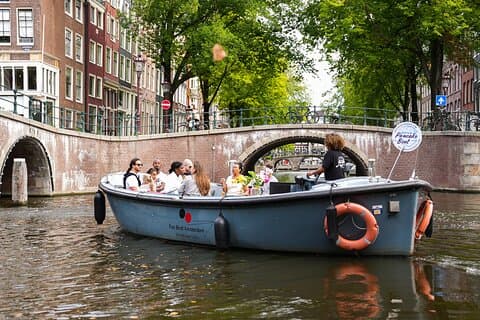Amsterdam: Cruzeiro guiado pelo Canal do Centro da Cidade com Pancakes Holandês