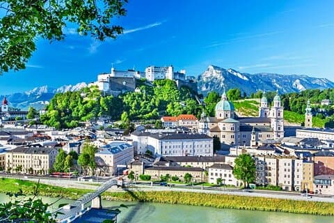 Transfer privado de Praga para Salzburgo com motorista local que fala inglês