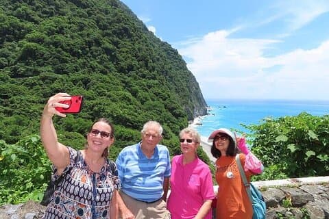 Tour da Taipei alla gola di Hualien Taroko e alle sorgenti termali di Yilan Jiaoxi