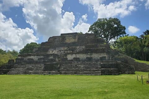 Altun Ha Mayan Site & Food Tour - fiskefarm og restaurant