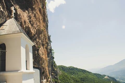 Privater Transfer von Podgorica zum Kloster Ostrog (Minivan)