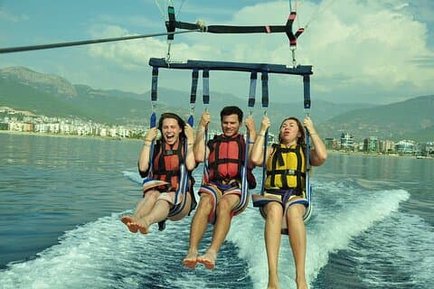 Smågruppsparasailingäventyr i Alanya