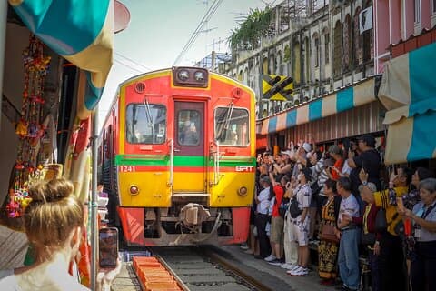Bangkok: Ferrovia e Mercado Flutuante Damnoen Saduak com Traslado