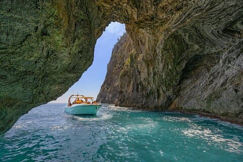 Paseo en barco por el Parque Natural de Llevant con snorkel y calas escondidas