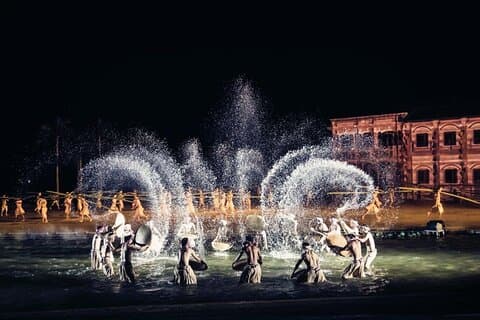 Utforsker Hoi An Theme Park og Memories Show VIP/ High Class