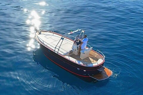 Tour privado en barco por la isla de Capri