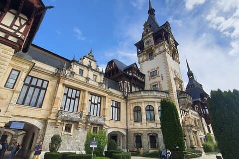 Scopri il castello di Dracula, il castello di Peles e il tour privato di Brasov
