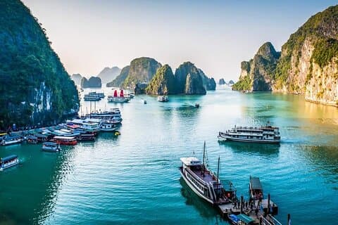 Tour privato di un'intera giornata Esplora la baia di Halong