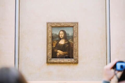 Utforska hemligheterna med Louvren + Mona Lisa pass + Ebook