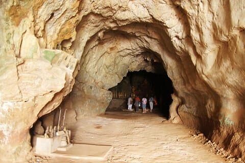 Kuangsi waterval met uitzicht op de zonsondergang Mekong cruiser Pakou Cave