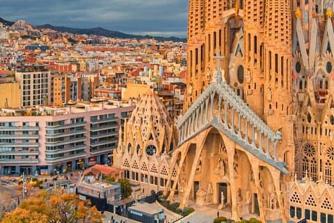 バルセロナのモダニスト芸術と建築を巡るガイドなしツアー