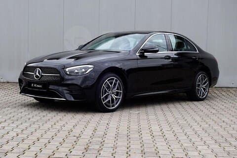 Private Transfer: Brandenburg Airport BER to Berlin in Sedan Car