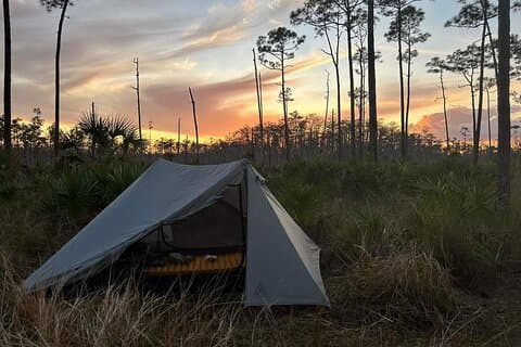 Camping-Abenteuer im Hinterland von Florida mit Übernachtung