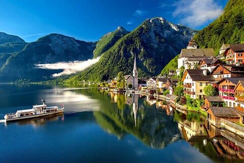 Private transfer: Vienna to Salzburg, stops in Melk and Hallstatt