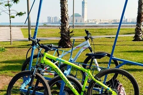 Explore o coração de Casablanca em um passeio guiado de bicicleta
