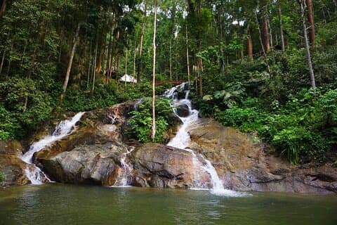 Kanching Waterfalls Tour med Batu Caves og Ramayana Cave (SIC)