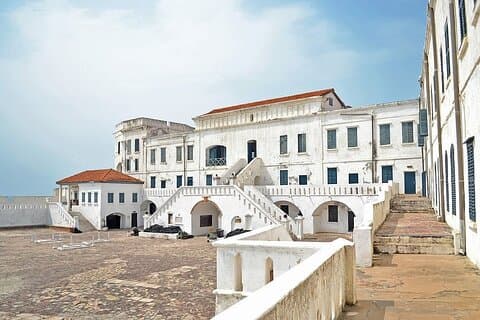 Een dagtocht naar het Cape Coast Castle en het Kakum National Pack