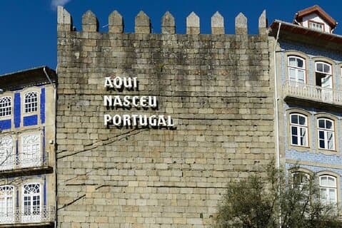 Guimarães & Braga Port Private Tour with Lunch and Green Wine
