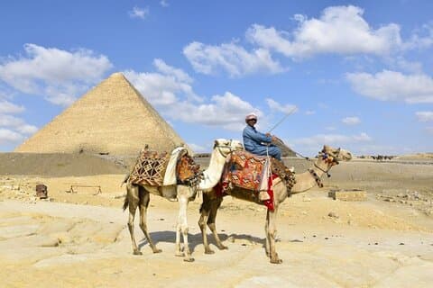 ハルガダ発 1 日ミニグループ旅行でカイロを探索