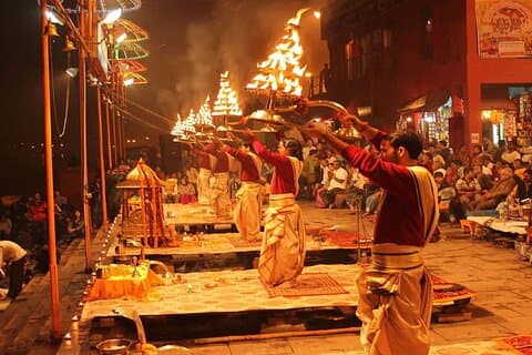 Varanasi: paquete turístico de 2 días con paseo en barco