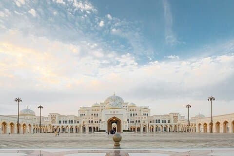 Ingressos combinados para a Mesquita Qasr Al Watan e Sheikh Zayed