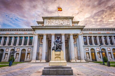 Führung durch das Prado-Museum und den Königspalast, inklusive Transport