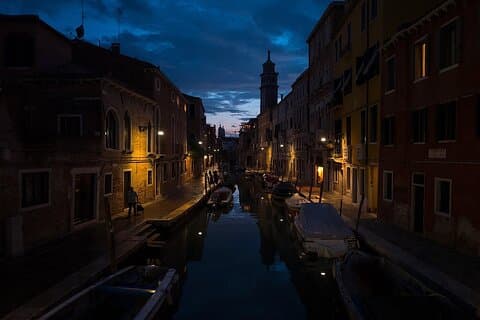 Le leggende spettrali di Venezia esplorano a piedi