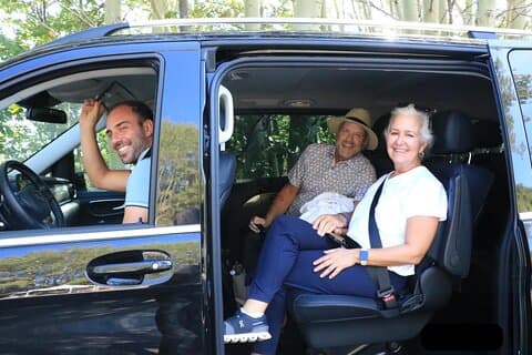 Taormina naar Palermo (stop in Cefalù) met een privé Mercedes-busje