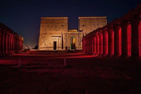 Espectáculo de luz y sonido en el templo de Philae en Asuán con traslados