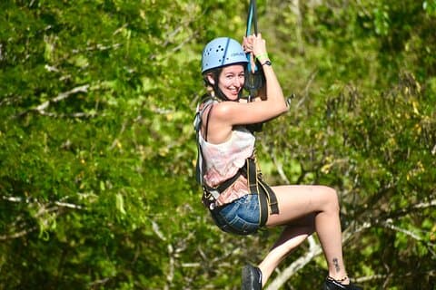 Hoteller i nærheden af Zipline Canopy and Catamaran Cruise Experience